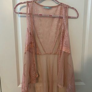 Maurice’s size M top. Western. Pink lace.